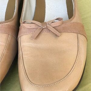 Clarks new Tan Women's Flats with Bow Detail (made in Brazil) size 9,5